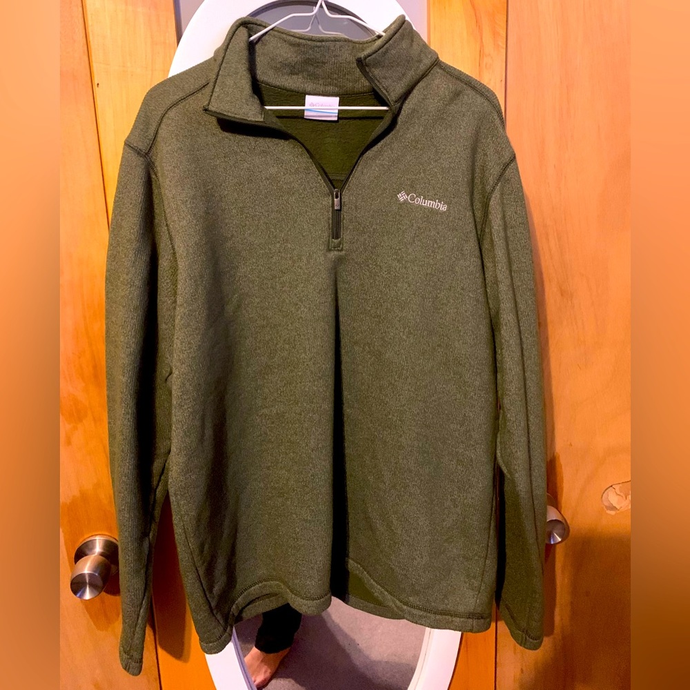 Colombia, half zip, pull over sweatshirt. Olive green color